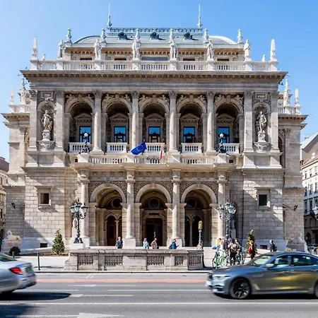 Apartment Bold Art Opera House At Your Doorstep Budapest